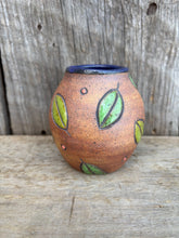 Load image into Gallery viewer, Little bud vase
