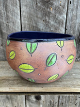 Load image into Gallery viewer, Big leaf bowl
