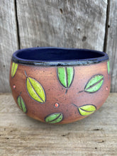 Load image into Gallery viewer, Leaf bowl
